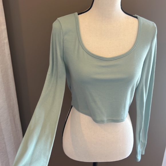Long sleeve green crop top - Picture 2 of 4